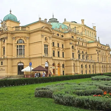 Apartman Elegant Old Town Near The Train Station *