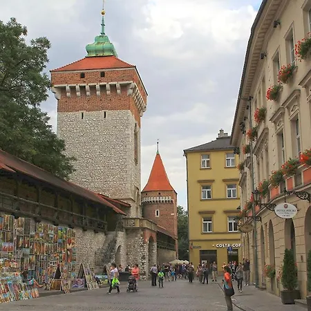 Elegant Old Town Near The Train Station